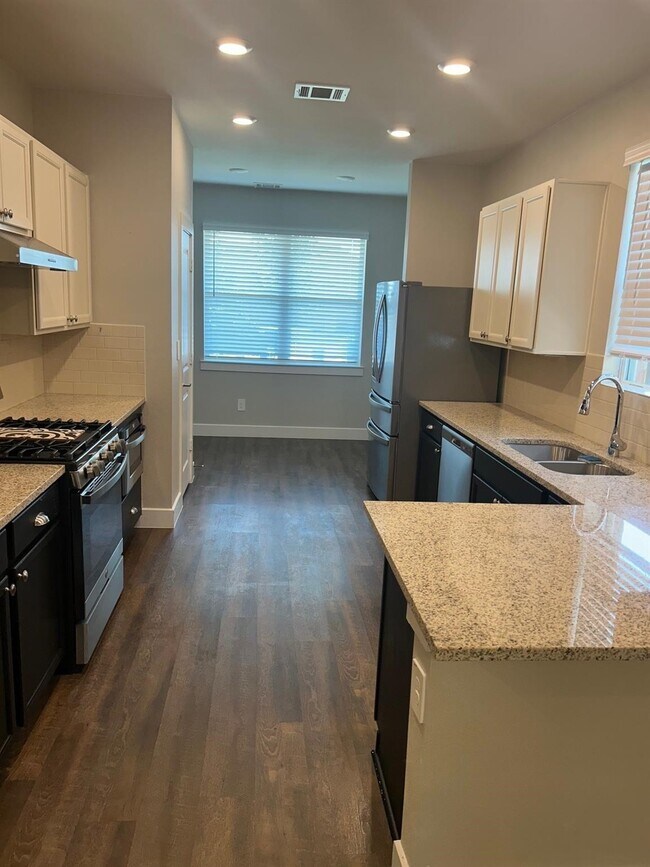 Photo - 423 Black Walnut Dr