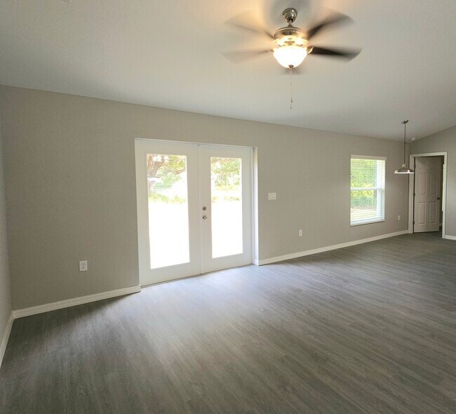 Photo - 440 Locust Rd