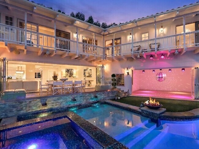 Photo - 1423 Floresta Pl