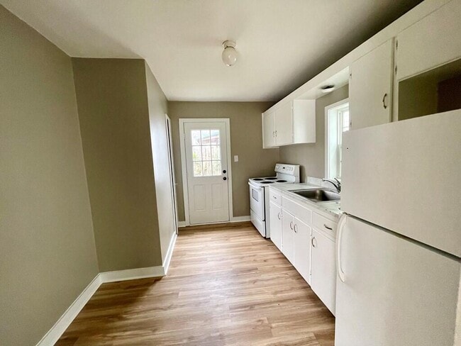 Photo - 308 E 18th St Unit Apt 4