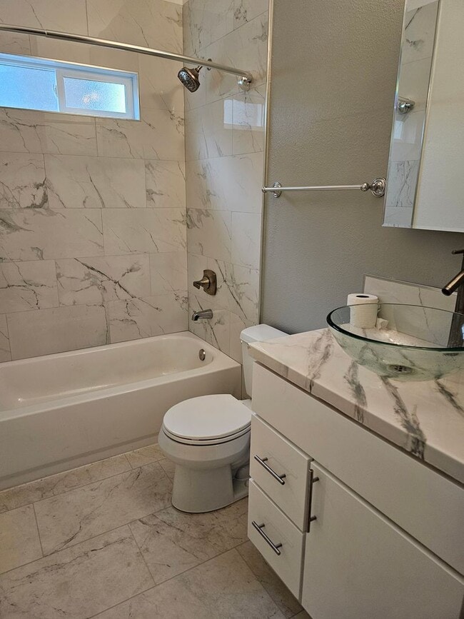 Photo - Sunny and Bright Newly Constructed 3-bedro...