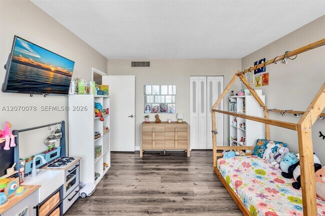 Building Photo - 3375 N Country Club Dr Unit 905