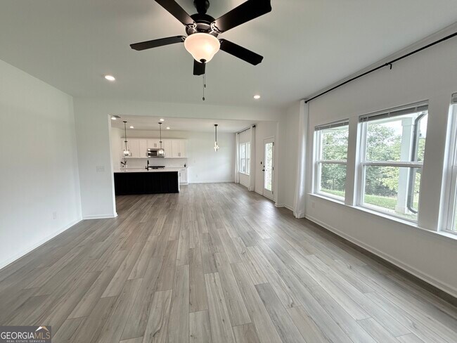 Photo - 207 Foxhill Dr