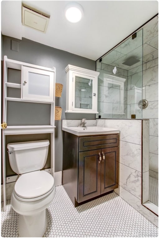 Recently updated bathroom - 622 NE Banner Pl Unit Lower