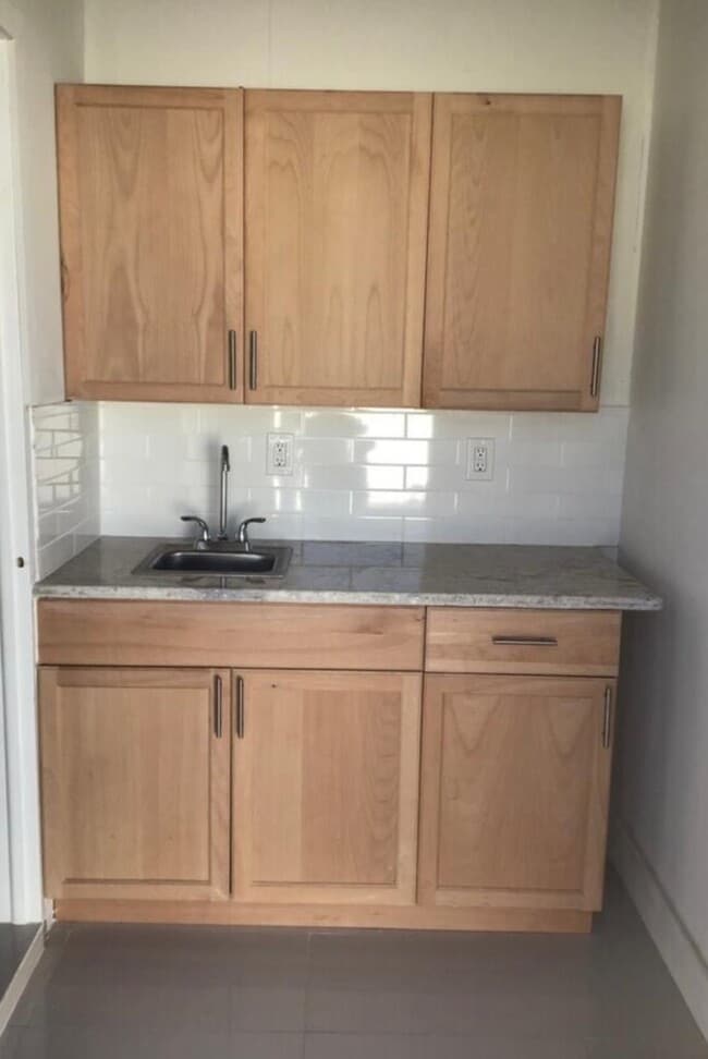 Building Photo - 1705 SW 102nd Ct Unit 1