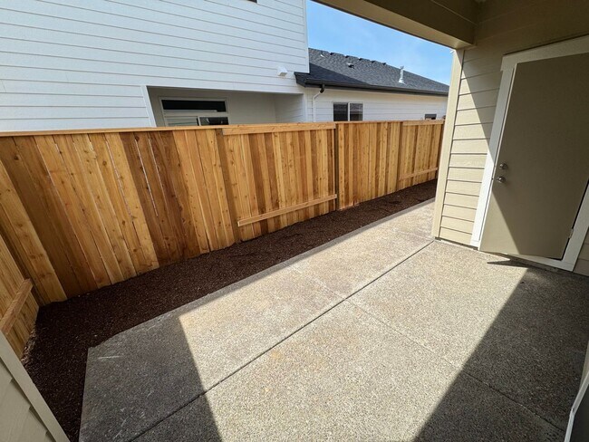 Photo - 1420 SE Hankel St