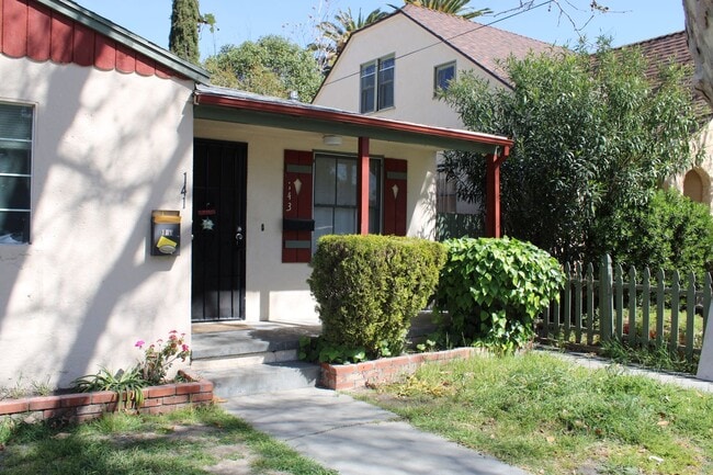 Building Photo - Updated One Bedroom, One Bathroom Duplex n... Rental
