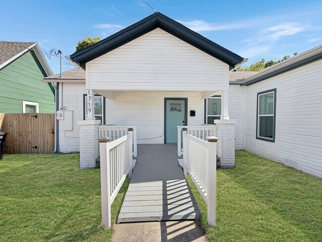 Photo - 1719 NW 25th St