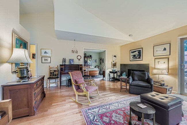 Building Photo - 2751 Glenwood Dr Unit ID1356394P