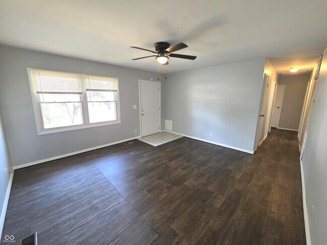 Photo - 2835 N Boehning St