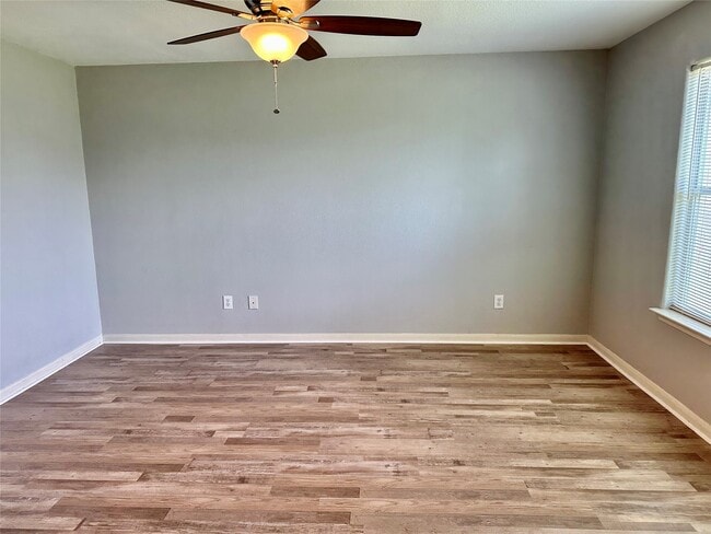 Building Photo - 29006 Trinity River Dr