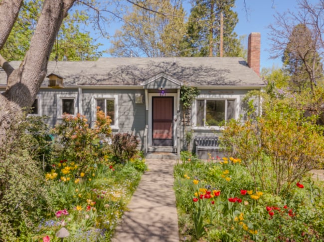 671 Siskiyou Blvd