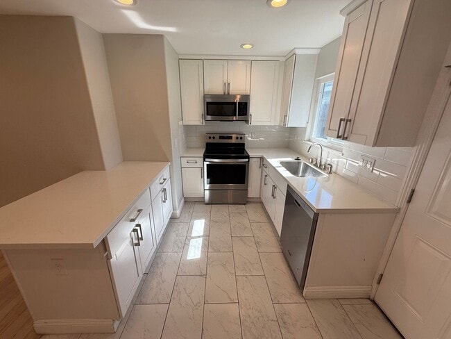 Building Photo - 1631 Frisbie Ct Unit 3