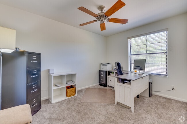 2BR, 2BA - 956SF - Primary Bedroom