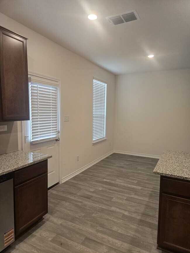 Photo - 7510 Fishbowl Ln