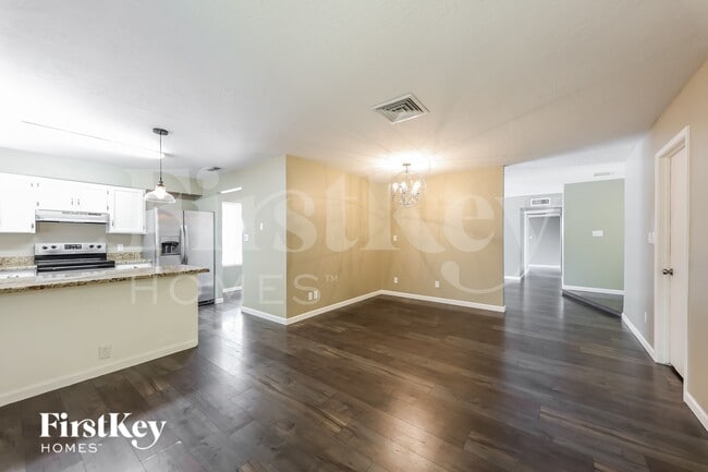 Photo - 2915 W Danbury Dr