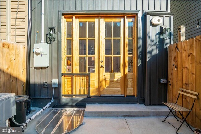 Photo - 2246 Sears St