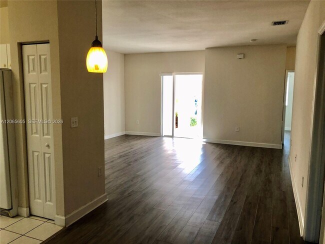Photo - 2733 NE 3rd Ct Unidad 103