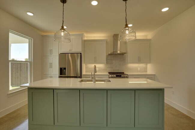 Photo - 112 Cardinal Wds