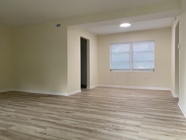 713 Lembo Cir Unidad 4