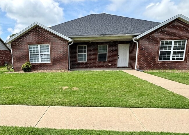 Building Photo - 691 N Meadowlands Dr