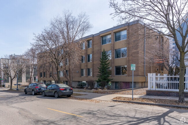 Photo - Mount Curve Condominiums