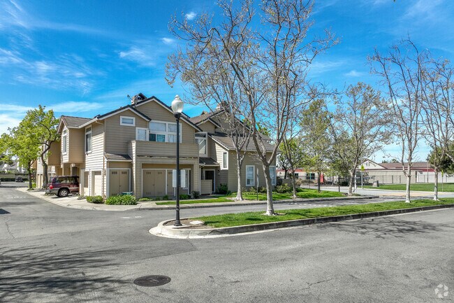 Building Entrance - Baypointe at Ardenwood