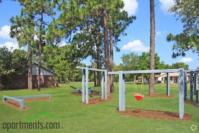 área de juegos para niños - Carriage Crossing Apartments Unidad 1