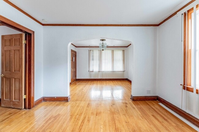 Photo - 2101 W 51st St