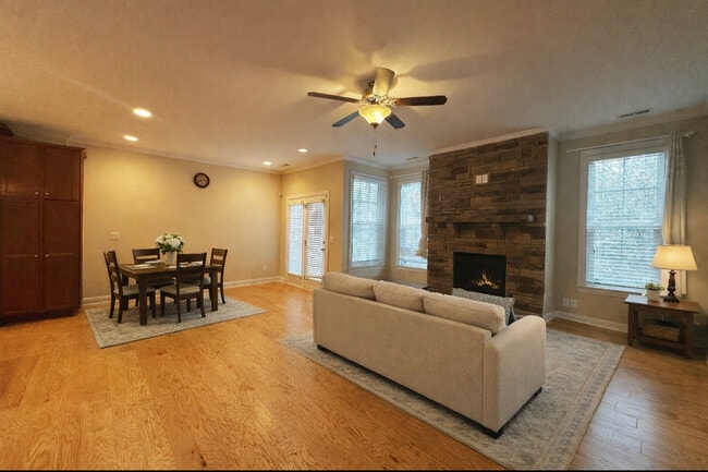 Photo - 803 Transom View Way