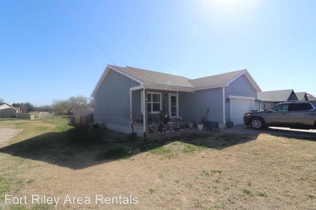 Photo - 4 br, 2 bath House - 701 W 6th St