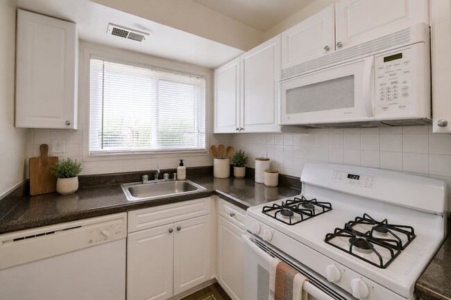 Lynbrook at Mark Center Apartment Homes