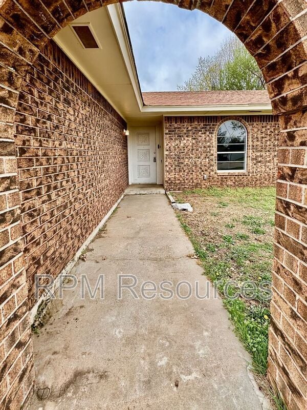 Photo - 720 Willow Run