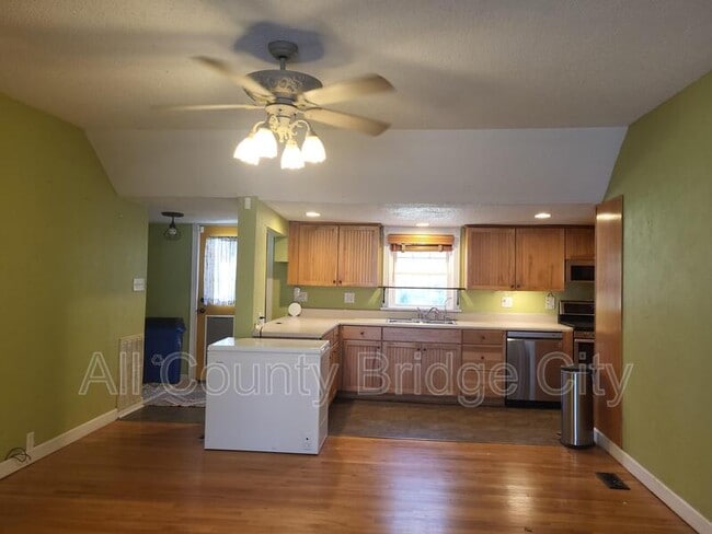 Photo - 311 Retreat St