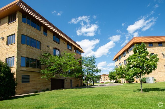 Building Photo - Celtic Crossing Rental