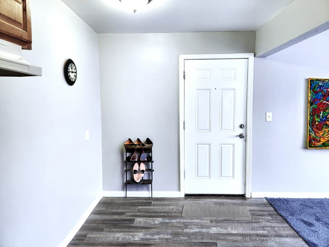 Building Photo - 16885 Lahser Rd Unit A8