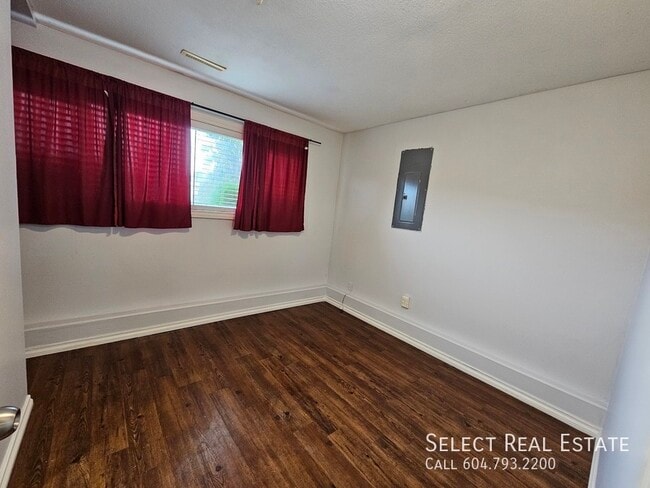 Photo - 46084 Clare Ave