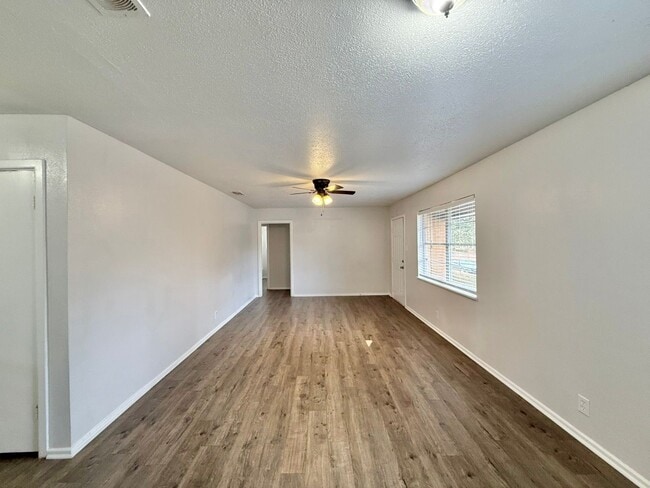 Photo - Tour Today! 3 Bed 1 Bath home in Tyler!
