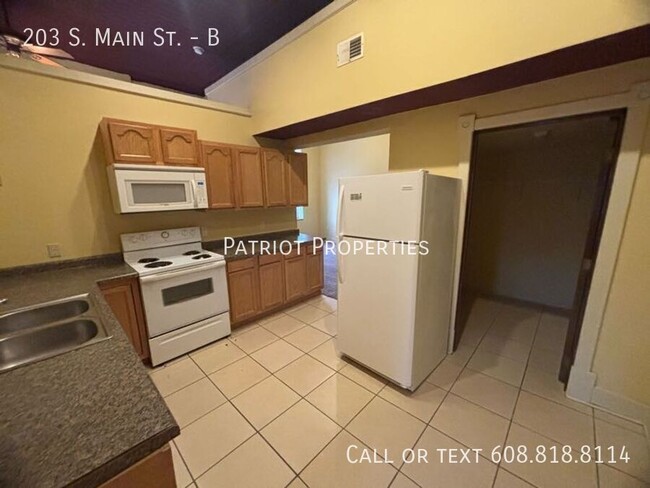 1 bedroom/ 1 bath apartment in Jefferson, WI - 1 bedroom/ 1 bath apartment in Jefferson, WI Unidad B