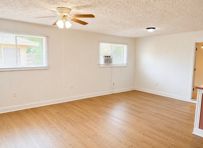 5526 Stonewall St Unidad C