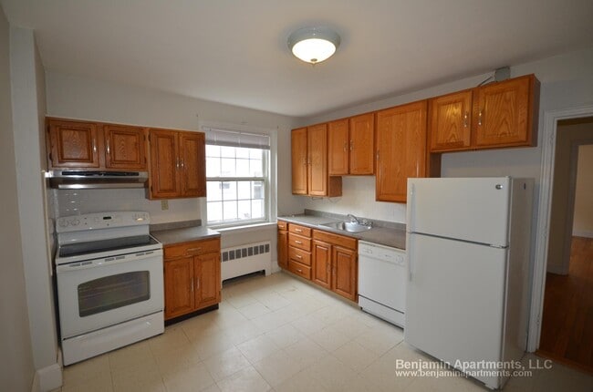 Building Photo - 480 Belmont St Unit 24