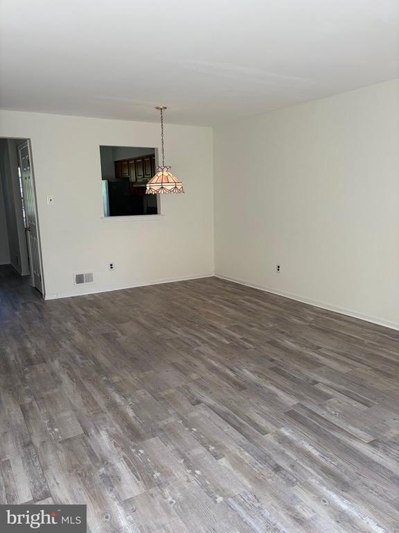 Photo - 144 Leedom Way