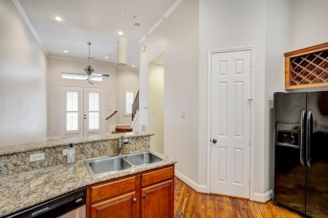 Photo - 2346 Camden Dr Unit C