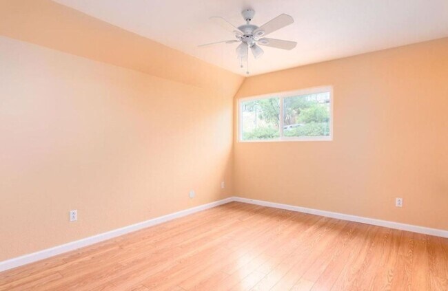 Photo - Spacious and Comfortable Condo - A/C - Central Location - Great Amenities - Natural Light