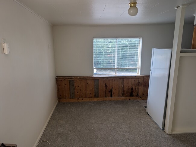 400 W 8th St
