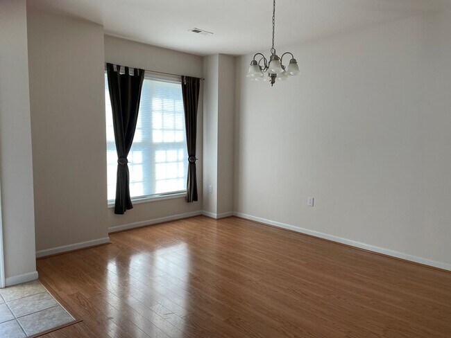 33 Emily Ln