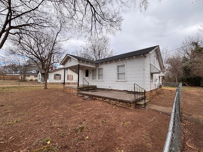 Photo - 3 Bedrooms- 1 Bathroom- House in East Rome!