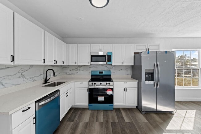 Photo - 585 Lindley Terrace