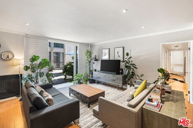 Photo - 1351 N Crescent Heights Blvd Unit 118