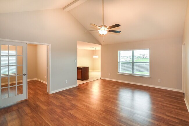 Photo - 111 Cottonwood Dr